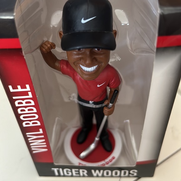 Tiger Woods Vinyl Bobble - The Upper Company - Picture 3 of 4